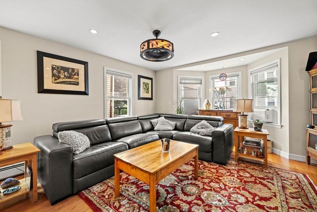 15 Beacon St, Salem, MA 01970