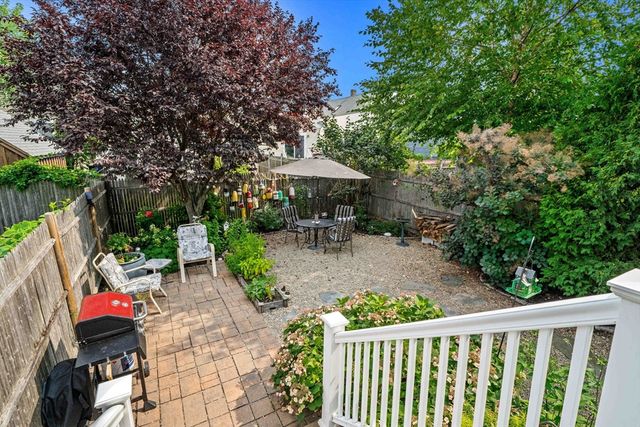 15 Beacon St, Salem, MA 01970