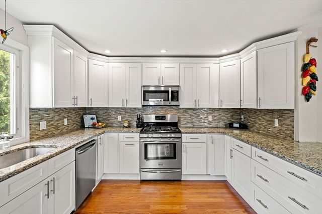 15 Beacon St, Salem, MA 01970