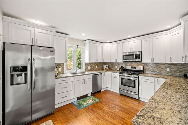15 Beacon St, Salem, MA 01970
