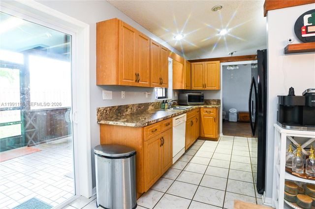 8631 NW 48th St, Lauderhill, FL 33351