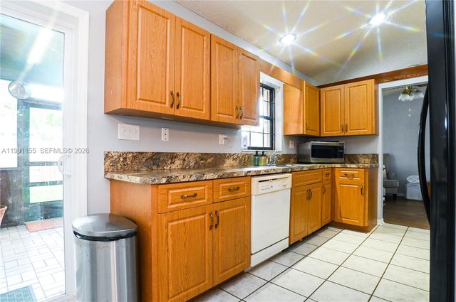 8631 NW 48th St, Lauderhill, FL 33351