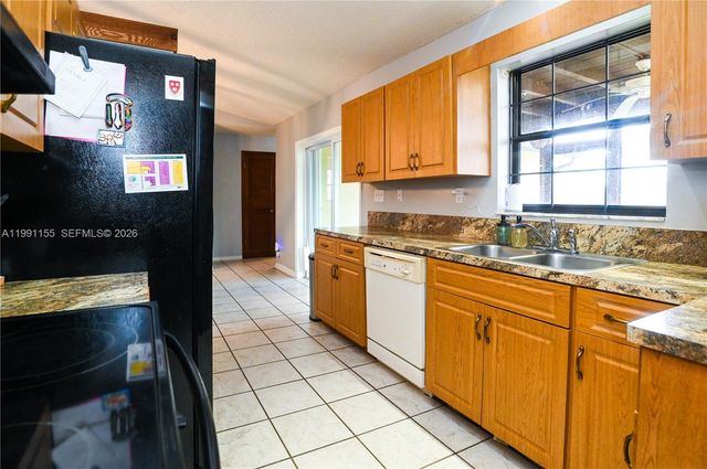 8631 NW 48th St, Lauderhill, FL 33351