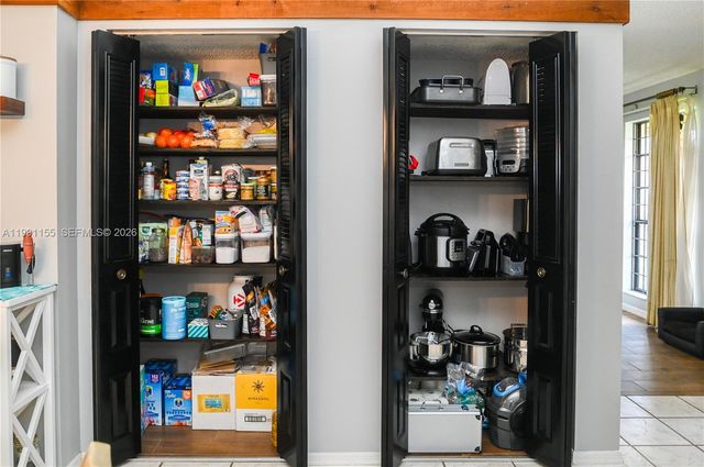 8631 NW 48th St, Lauderhill, FL 33351