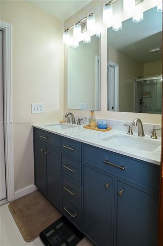 8631 NW 48th St, Lauderhill, FL 33351