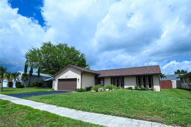 8631 NW 48th St, Lauderhill, FL 33351