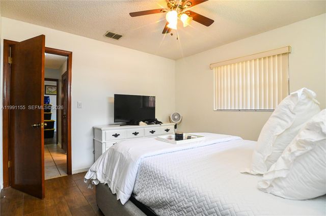 8631 NW 48th St, Lauderhill, FL 33351