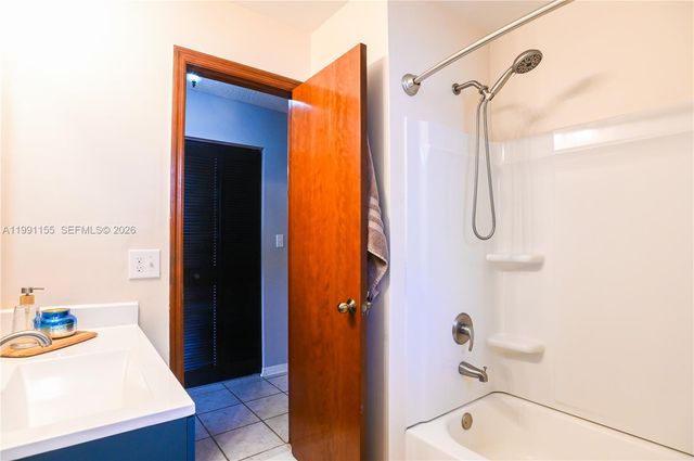 8631 NW 48th St, Lauderhill, FL 33351