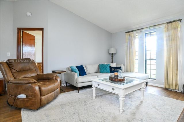 8631 NW 48th St, Lauderhill, FL 33351