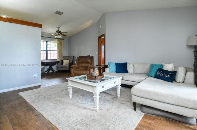 8631 NW 48th St, Lauderhill, FL 33351