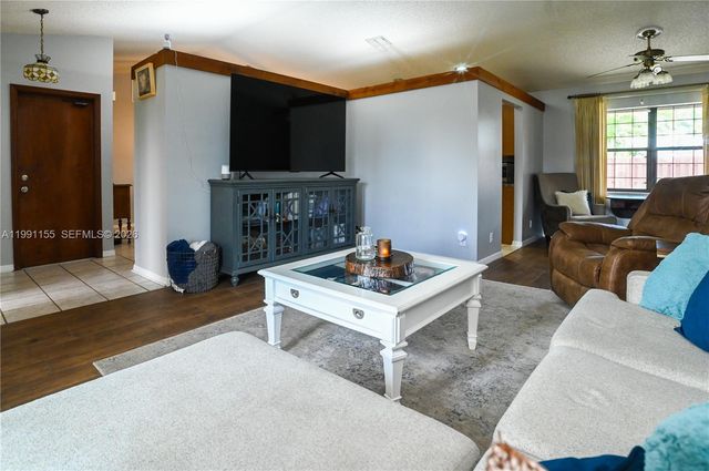 8631 NW 48th St, Lauderhill, FL 33351