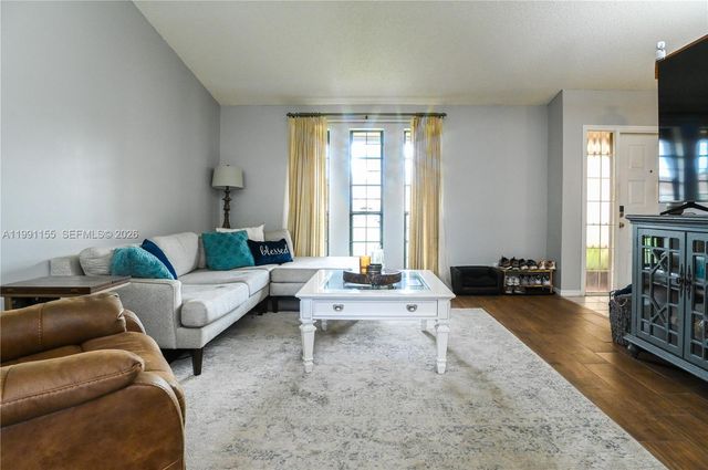 8631 NW 48th St, Lauderhill, FL 33351