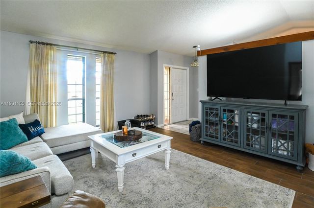 8631 NW 48th St, Lauderhill, FL 33351