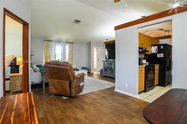 8631 NW 48th St, Lauderhill, FL 33351