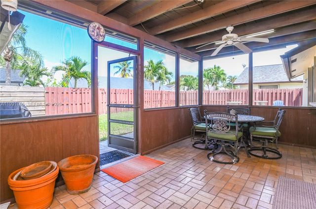 8631 NW 48th St, Lauderhill, FL 33351