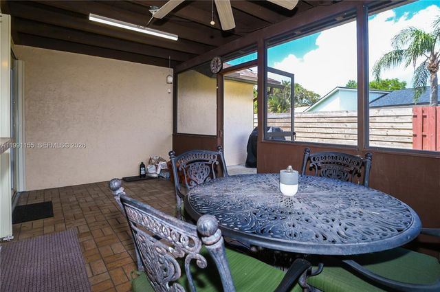 8631 NW 48th St, Lauderhill, FL 33351