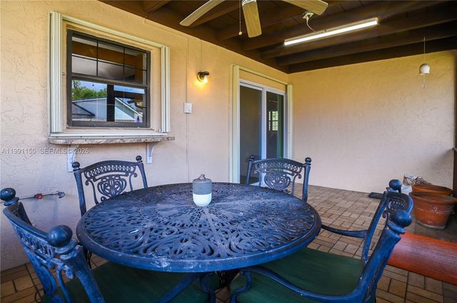 8631 NW 48th St, Lauderhill, FL 33351