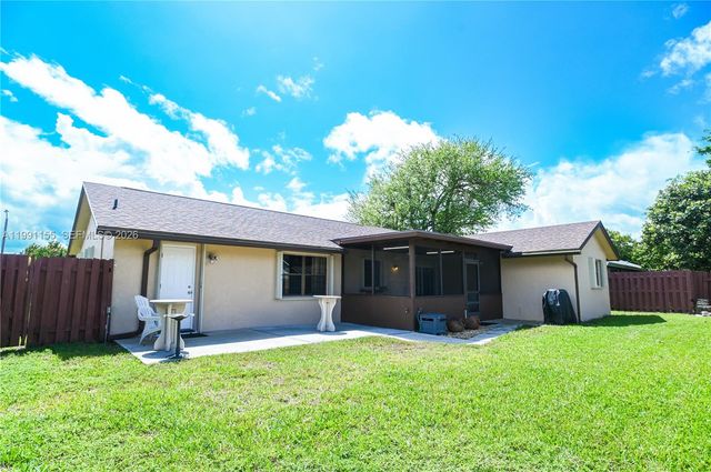 8631 NW 48th St, Lauderhill, FL 33351