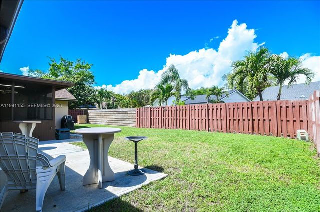 8631 NW 48th St, Lauderhill, FL 33351