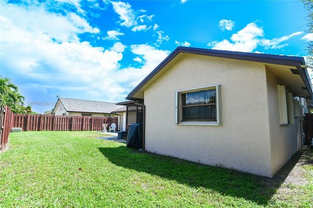 8631 NW 48th St, Lauderhill, FL 33351