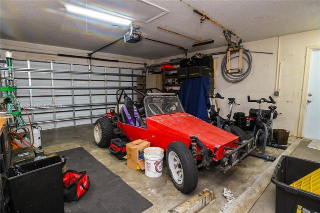 8631 NW 48th St, Lauderhill, FL 33351