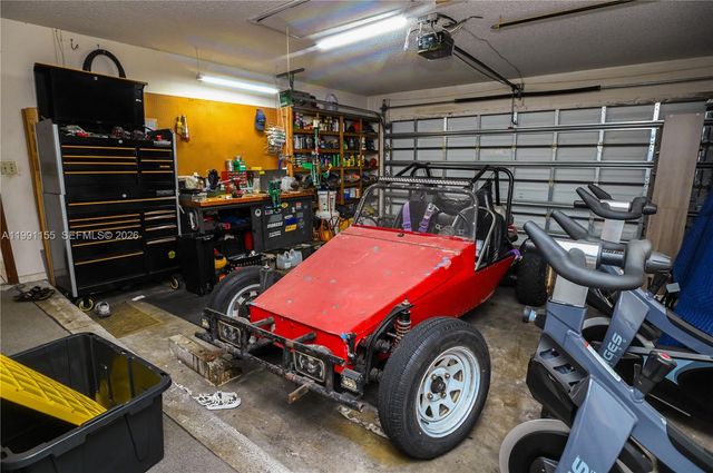 8631 NW 48th St, Lauderhill, FL 33351