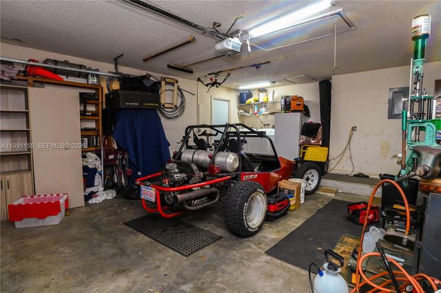 8631 NW 48th St, Lauderhill, FL 33351