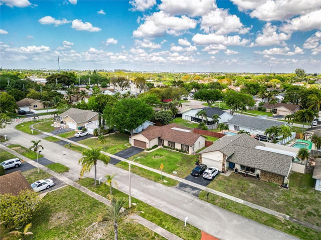 8631 NW 48th St, Lauderhill, FL 33351