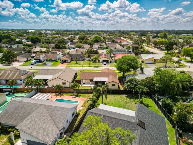 8631 NW 48th St, Lauderhill, FL 33351