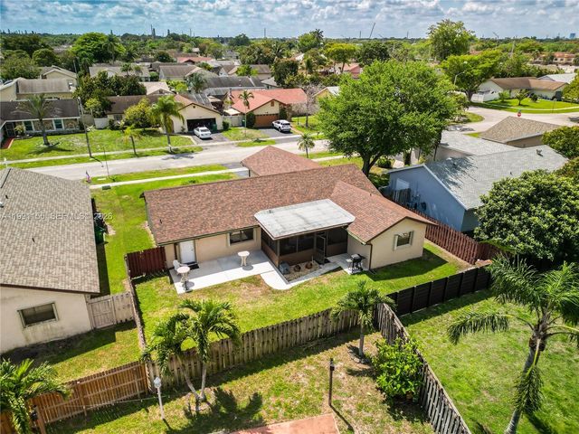 8631 NW 48th St, Lauderhill, FL 33351