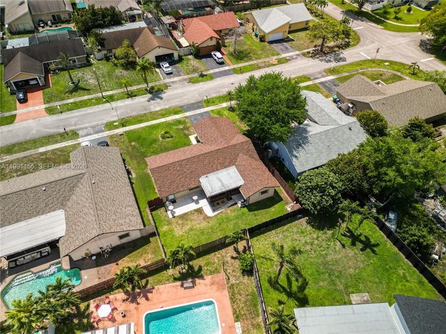 8631 NW 48th St, Lauderhill, FL 33351