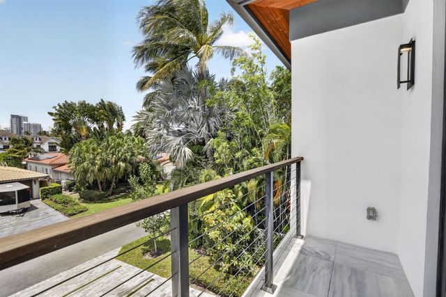 334 Isle Of Capri Drive, Fort Lauderdale, FL 33301