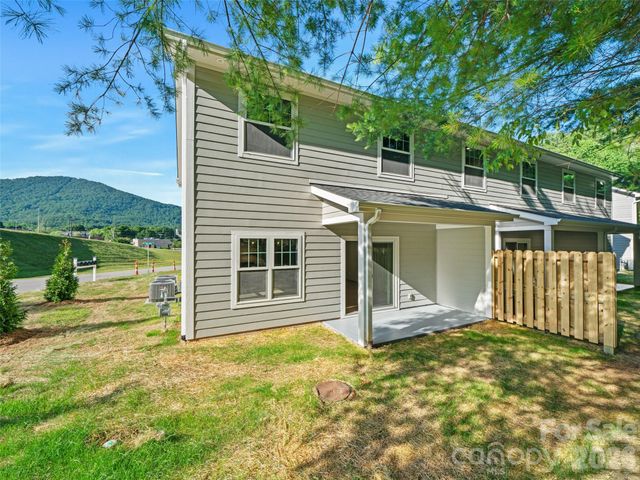 100 Red Twig Lane Unit 101, Burnsville, NC 28704