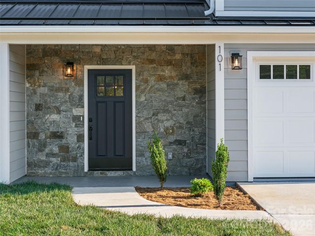 100 Red Twig Lane Unit 101, Burnsville, NC 28704