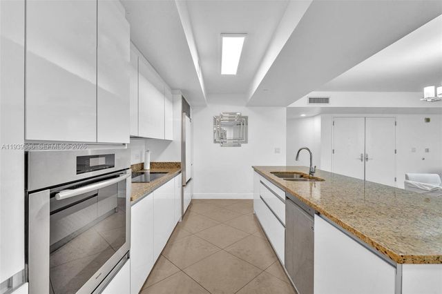 17201 Collins Ave 1107, Sunny Isles Beach, FL 33160