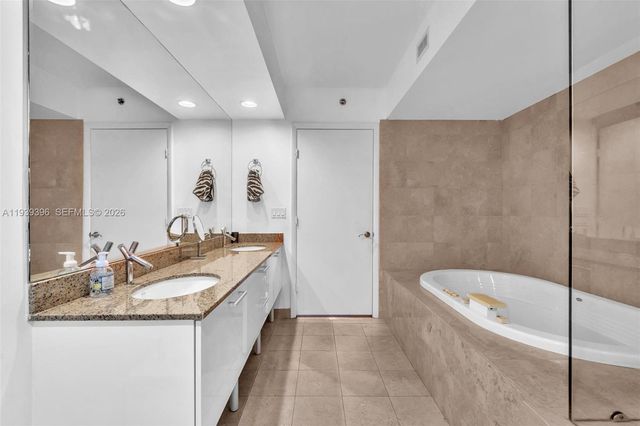 17201 Collins Ave 1107, Sunny Isles Beach, FL 33160