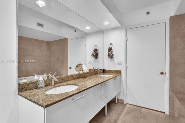 17201 Collins Ave 1107, Sunny Isles Beach, FL 33160