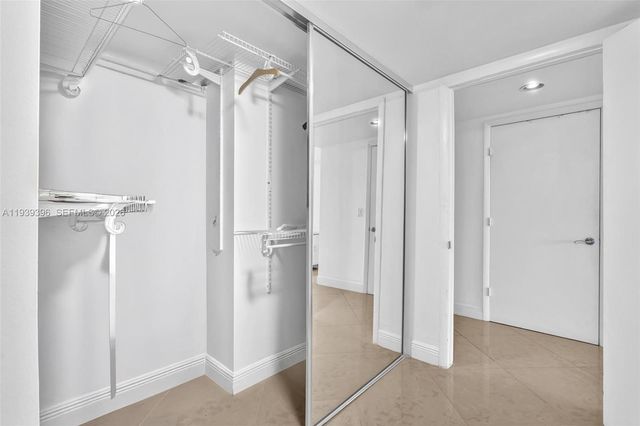 17201 Collins Ave 1107, Sunny Isles Beach, FL 33160