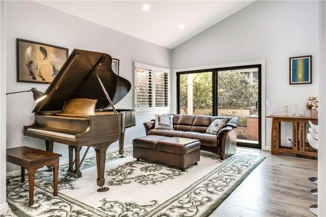 16 Monterey Court, Manhattan Beach, CA 90266