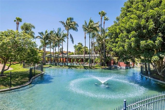 16 Monterey Court, Manhattan Beach, CA 90266