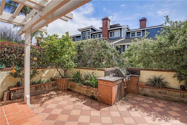 16 Monterey Court, Manhattan Beach, CA 90266