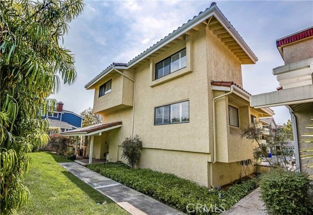 16 Monterey Court, Manhattan Beach, CA 90266