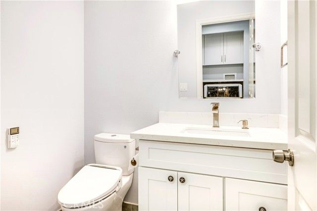 16 Monterey Court, Manhattan Beach, CA 90266