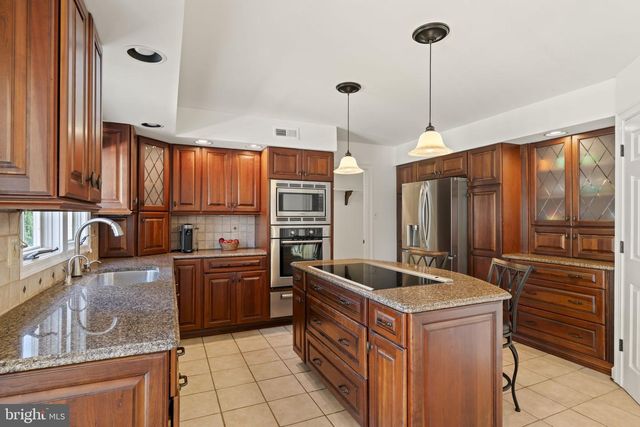 32 REGAN LN, Voorhees, NJ 08043