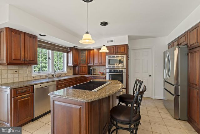 32 REGAN LN, Voorhees, NJ 08043