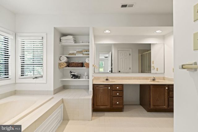32 REGAN LN, Voorhees, NJ 08043