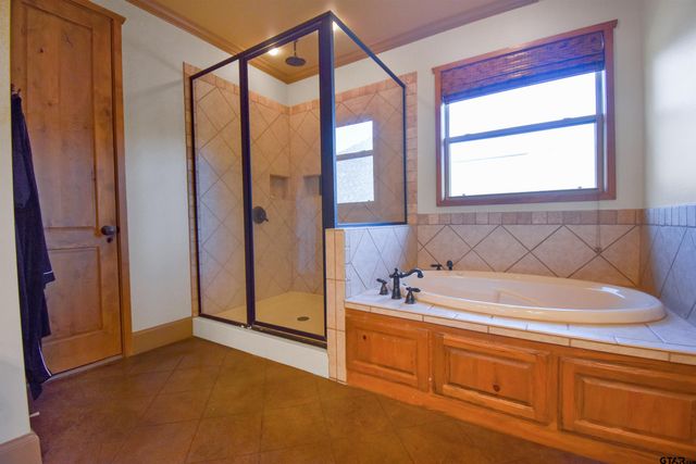 1326 Hermitage Ct, Tyler, TX 75703