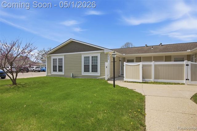 39826 Village Wood Circle, Novi, MI 48375