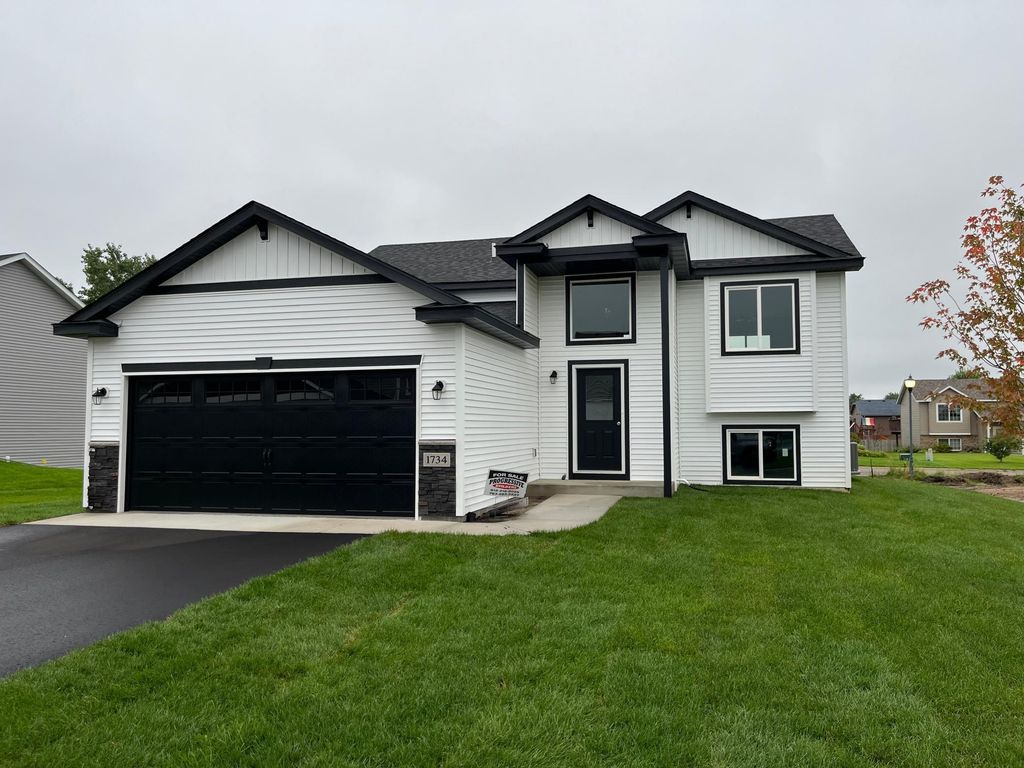 1806 Oak Pond Drive NW, Sauk Rapids, MN 56379