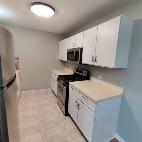 21W581 North Avenue 36, Lombard, IL 60148